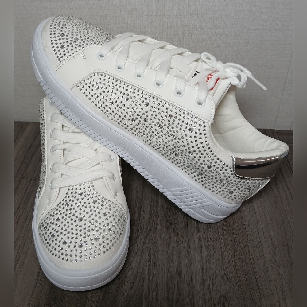 NWOB Red by Marc Ecko Amelia White Women's Shoes